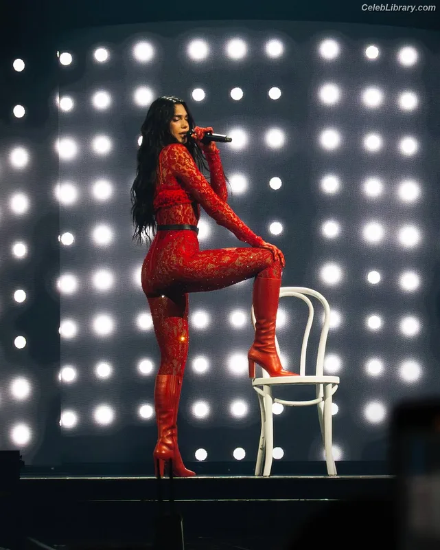 Dua Lipa photo 13 of 7804