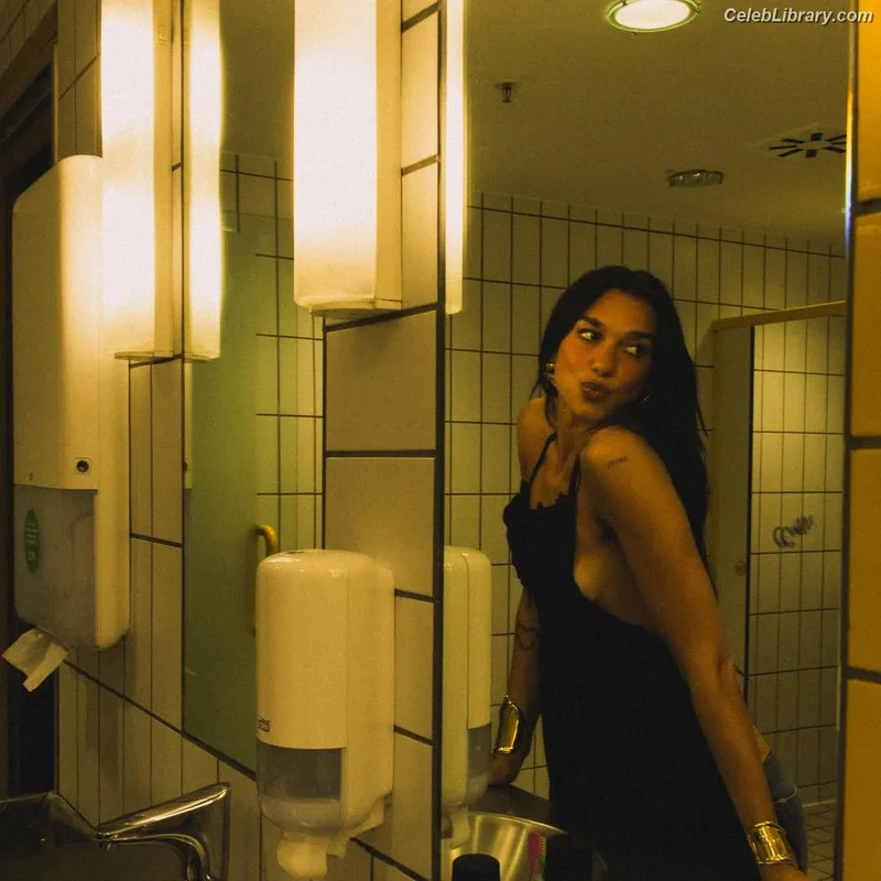 Dua Lipa photo 22 of 7804