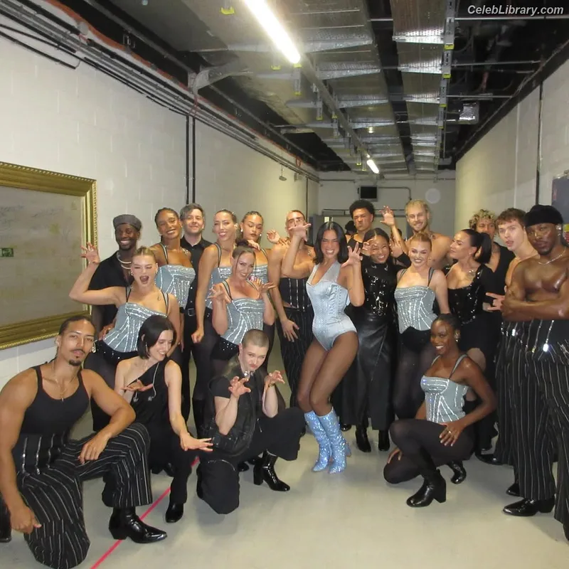 Dua Lipa photo 4 of 7804