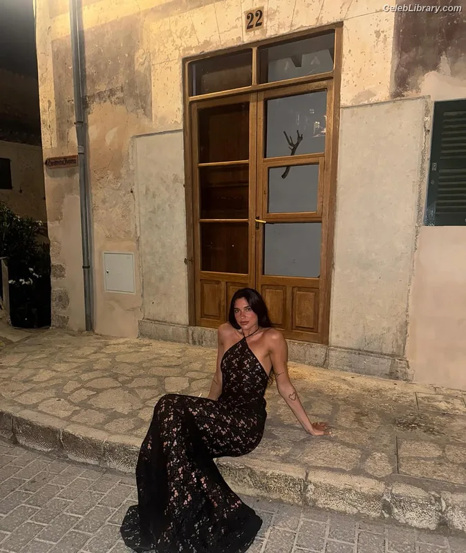 Dua Lipa photo 8 of 7804