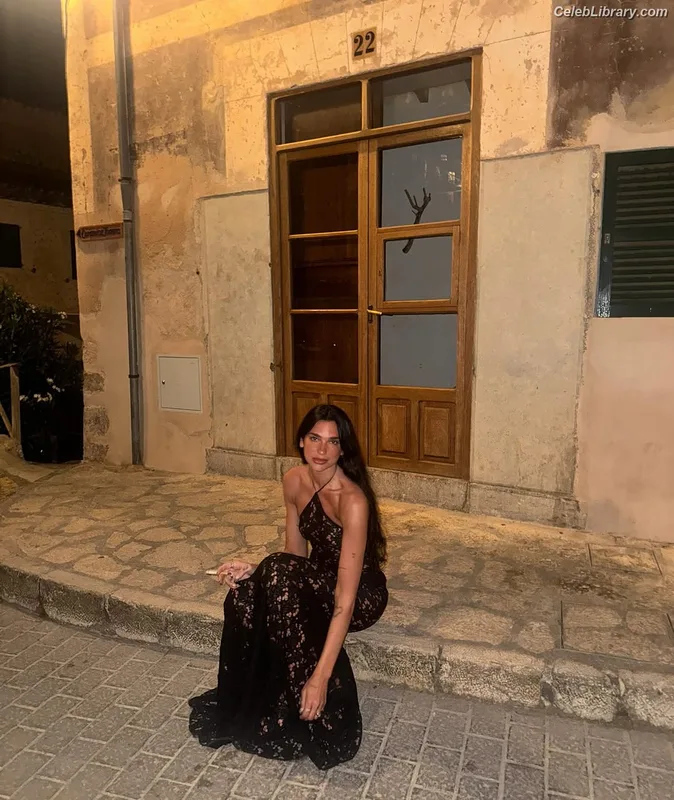 Dua Lipa photo 10 of 7804