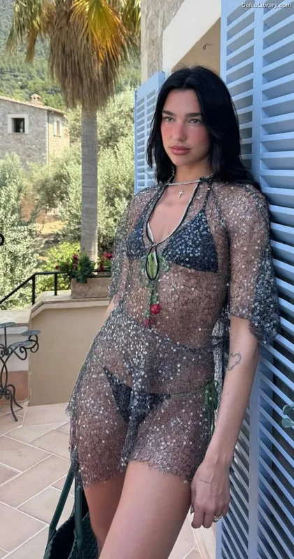 Dua Lipa photo 17 of 7804