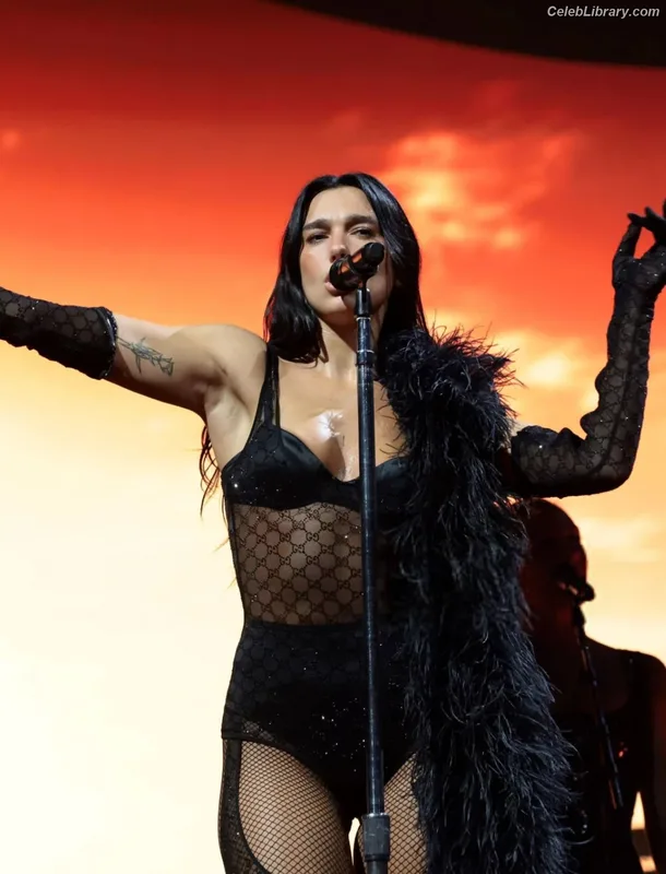 Dua Lipa photo 8 of 7804