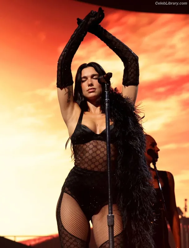 Dua Lipa photo 10 of 7804