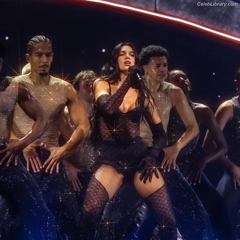 Dua Lipa photo 11 of 7804