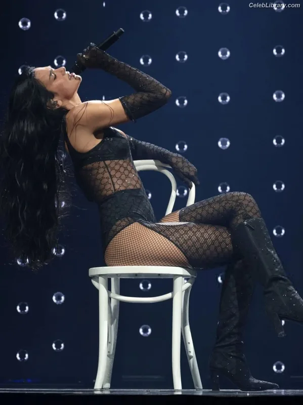 Dua Lipa photo 12 of 7804