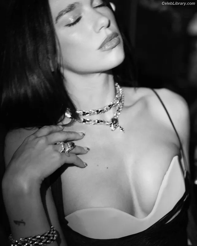 Dua Lipa photo 19 of 7804