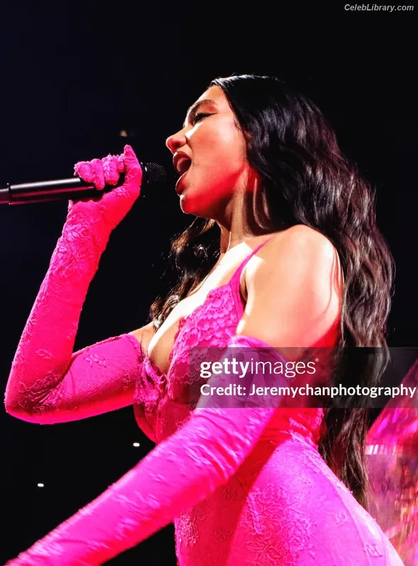 Dua Lipa photo 2 of 7804