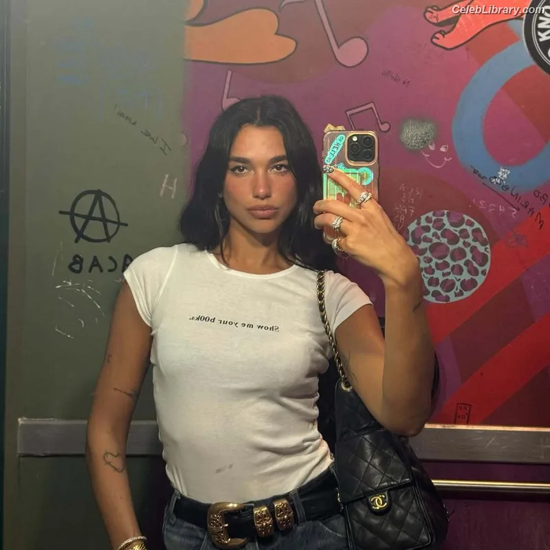 Dua Lipa photo 9 of 7804