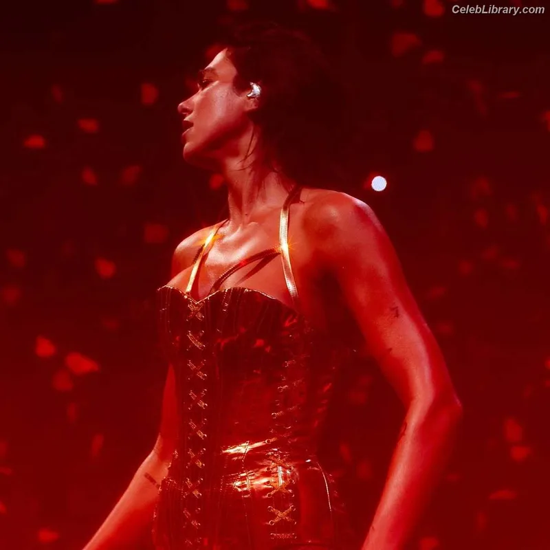 Dua Lipa photo 15 of 7804