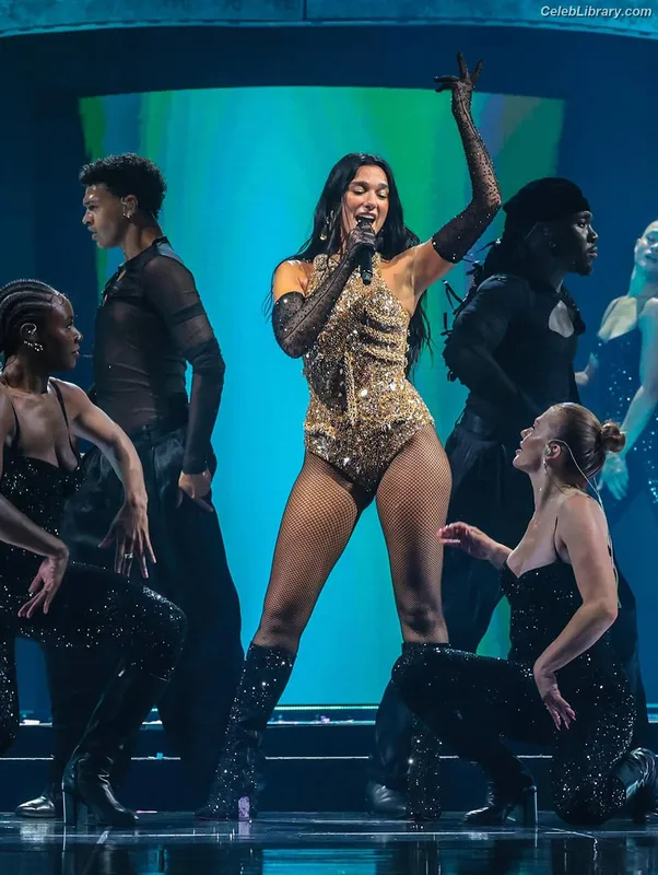 Dua Lipa photo 1 of 7804