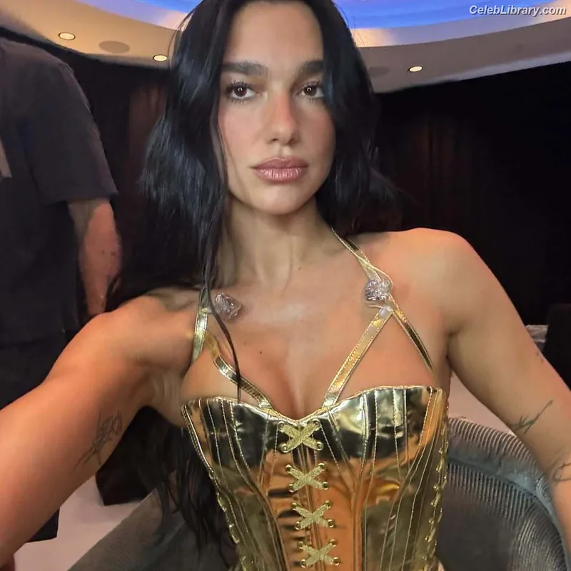 Dua Lipa photo 7 of 7804