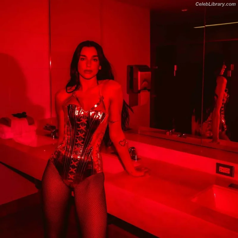Dua Lipa photo 15 of 7804