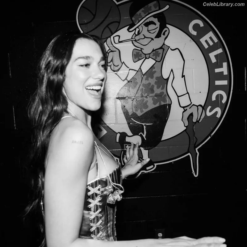 Dua Lipa photo 19 of 7804
