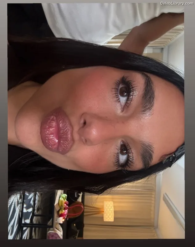 Dua Lipa photo 8 of 7804