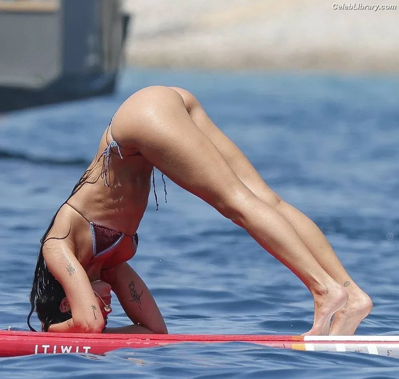 Dua Lipa photo 10 of 7804