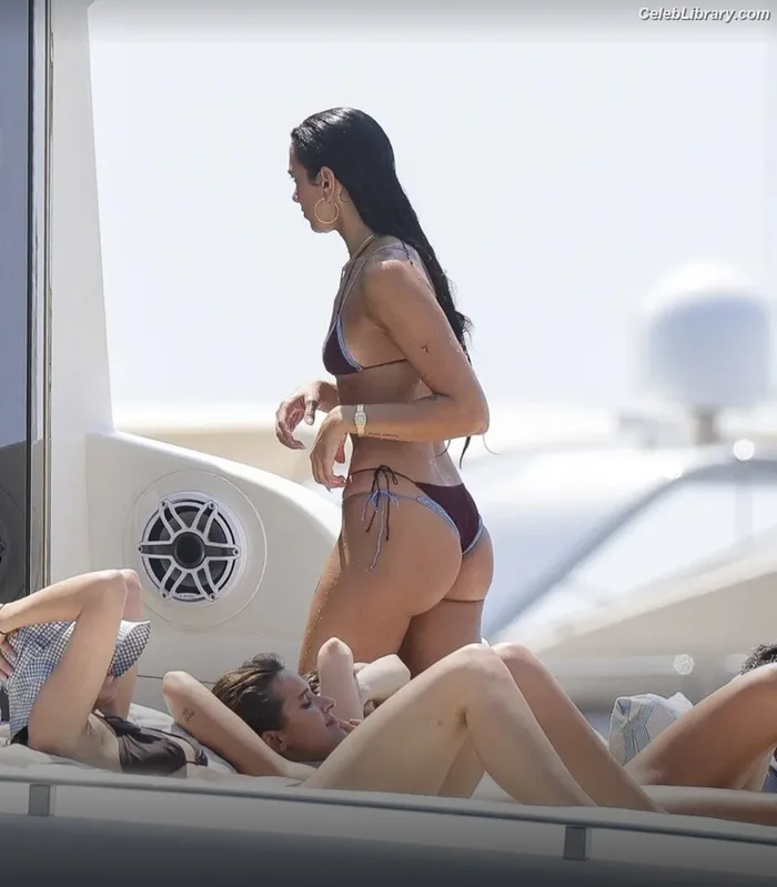 Dua Lipa photo 11 of 7804