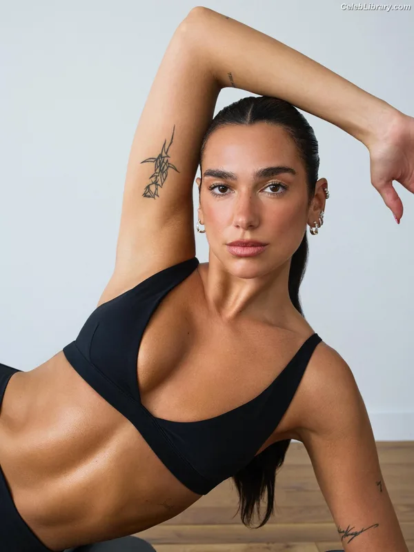 Dua Lipa photo 21 of 7804