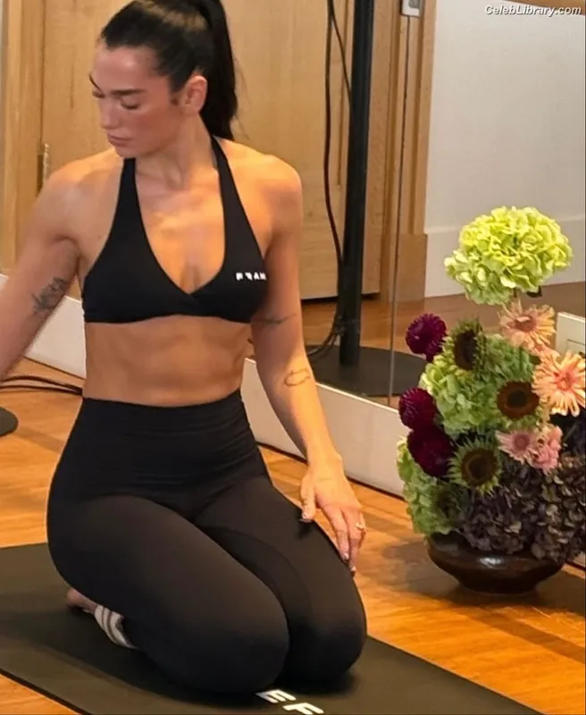 Dua Lipa photo 23 of 7804