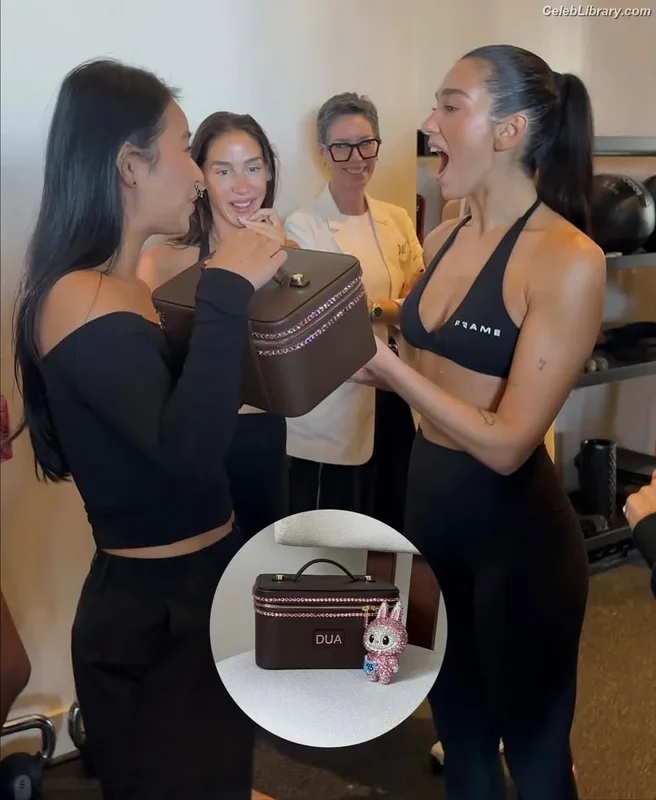 Dua Lipa photo 1 of 7804
