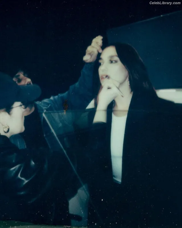 Dua Lipa photo 2 of 7804