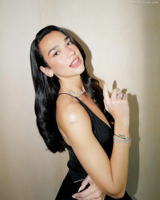 Dua Lipa photo 10 of 7804