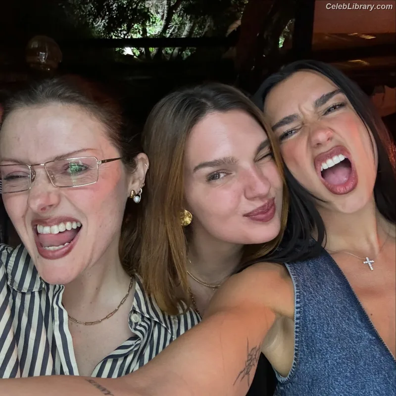 Dua Lipa photo 14 of 7804