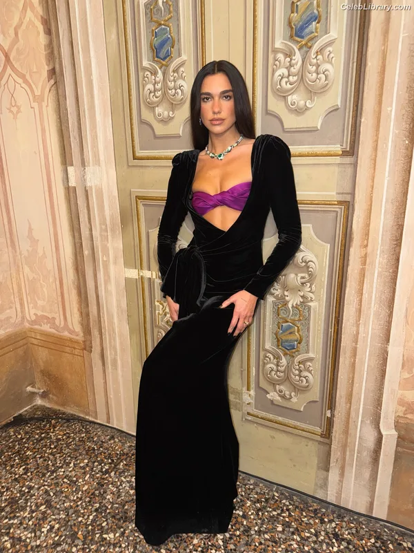 Dua Lipa photo 19 of 7804