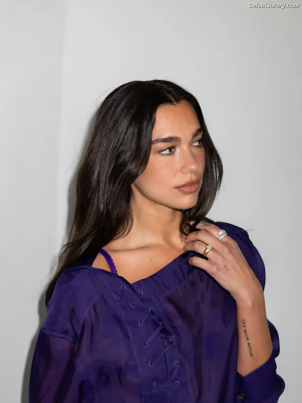 Dua Lipa photo 17 of 7804