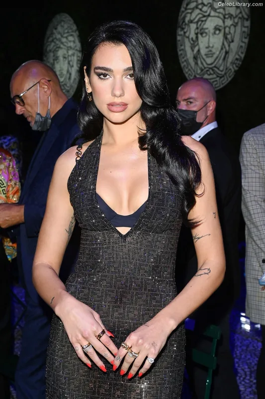 Dua Lipa photo 2 of 7804