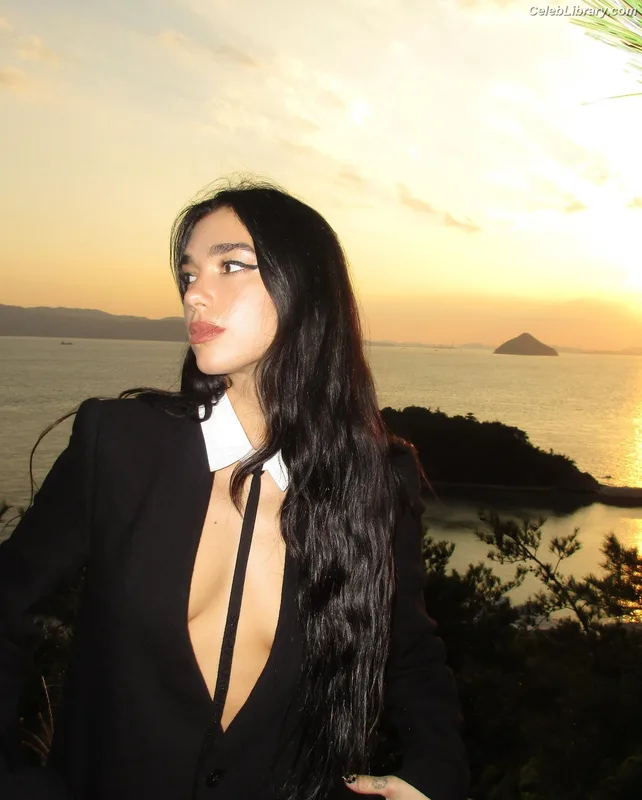 Dua Lipa photo 8 of 7804