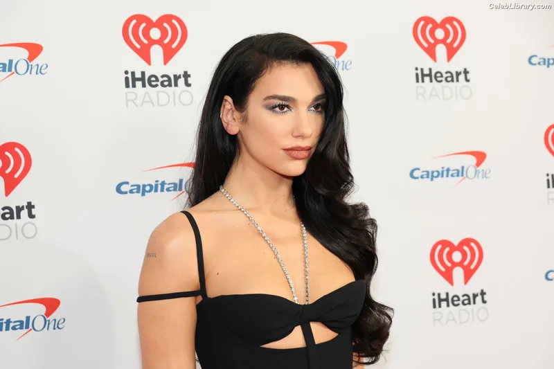 Dua Lipa photo 10 of 7804