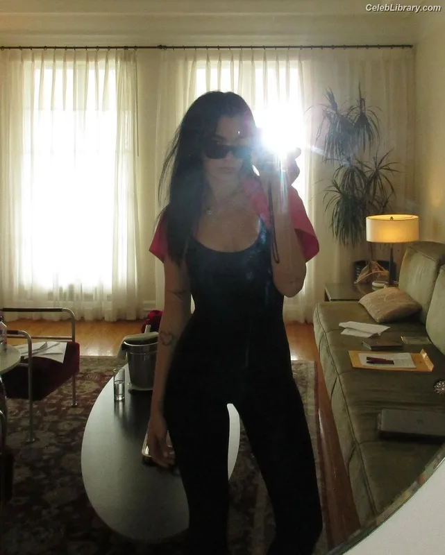 Dua Lipa photo 21 of 7804