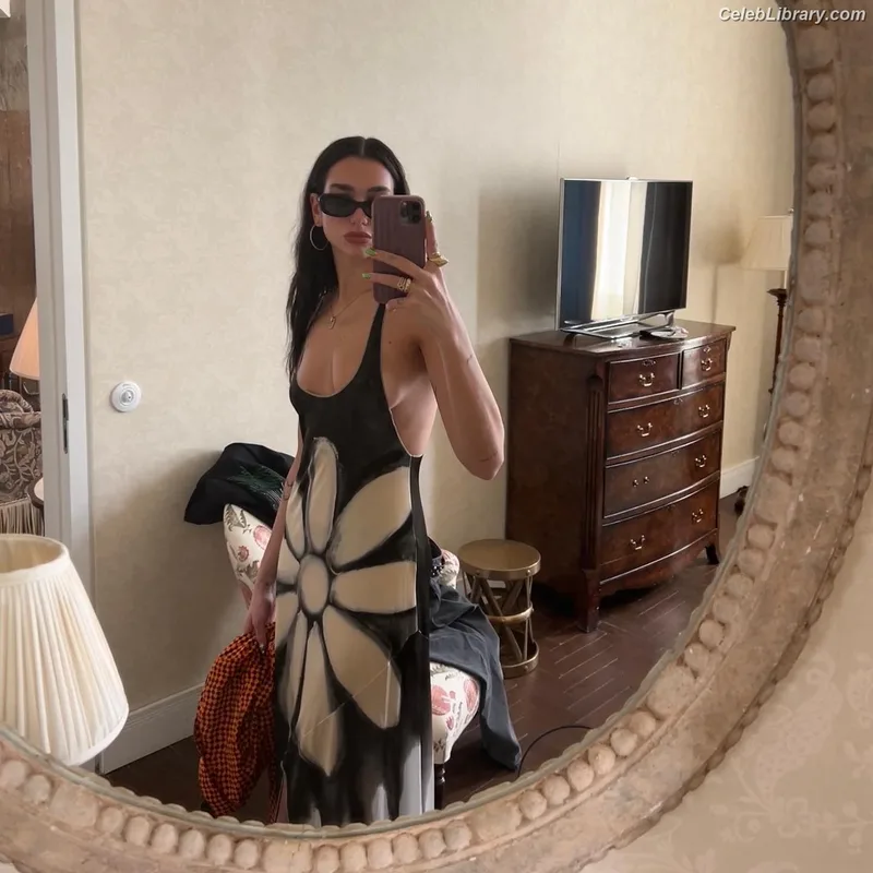 Dua Lipa photo 3 of 7804