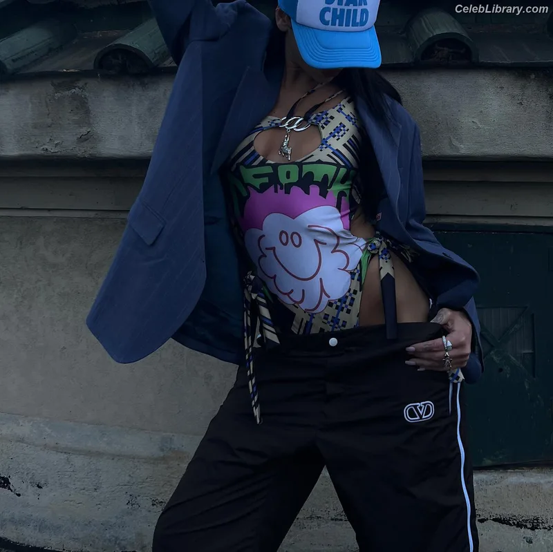 Dua Lipa photo 24 of 7804