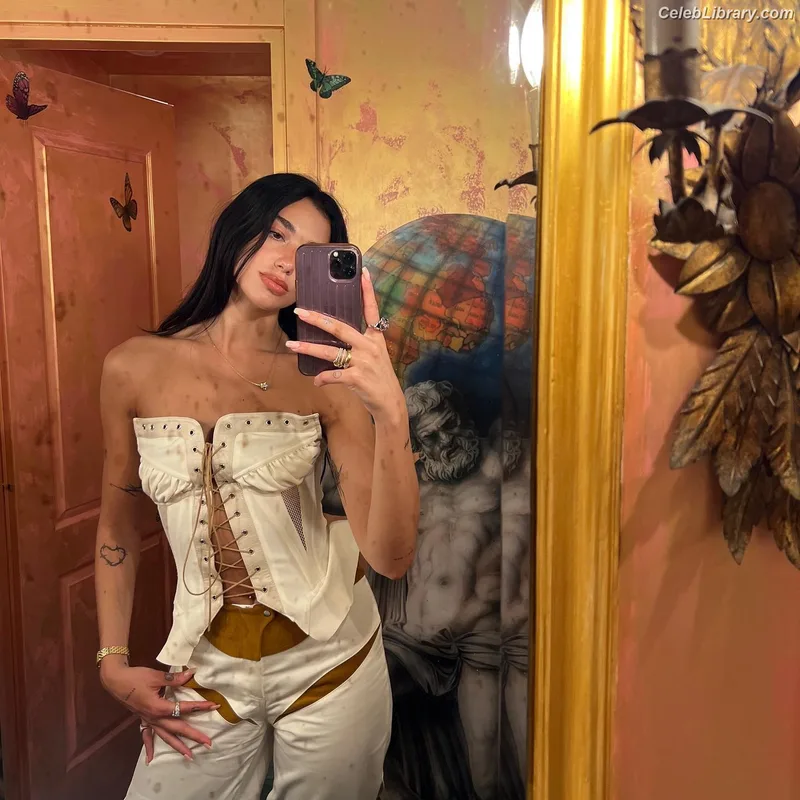 Dua Lipa photo 2 of 7804