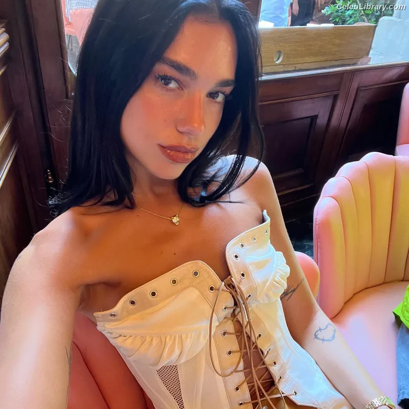 Dua Lipa photo 3 of 7804