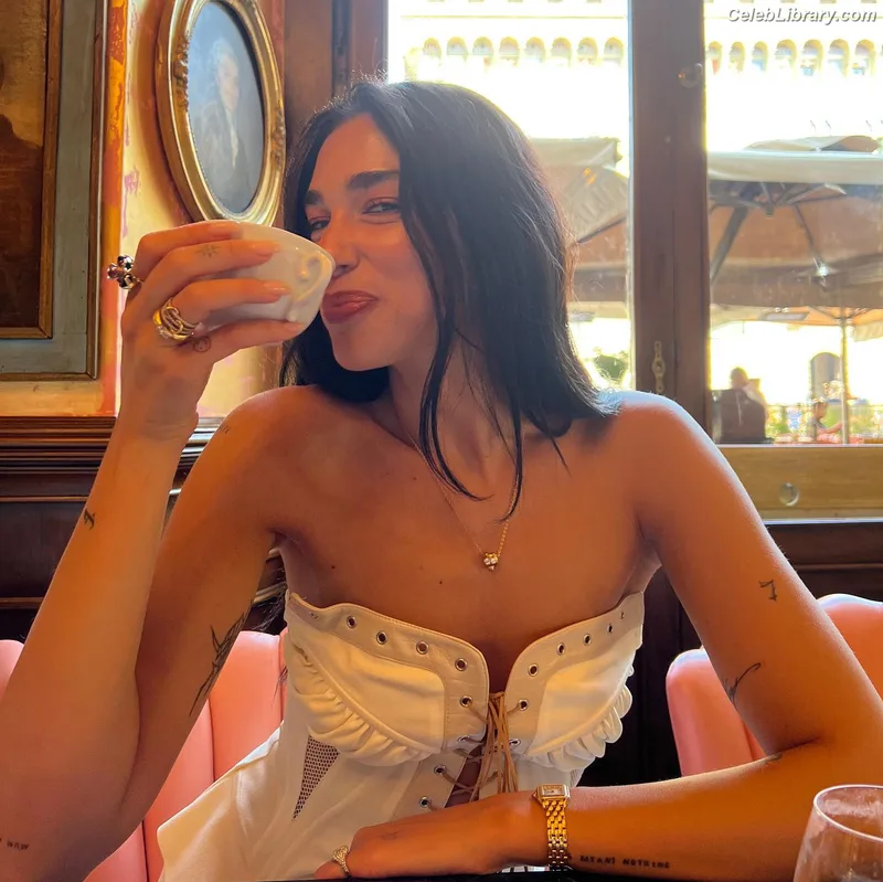 Dua Lipa photo 6 of 7804