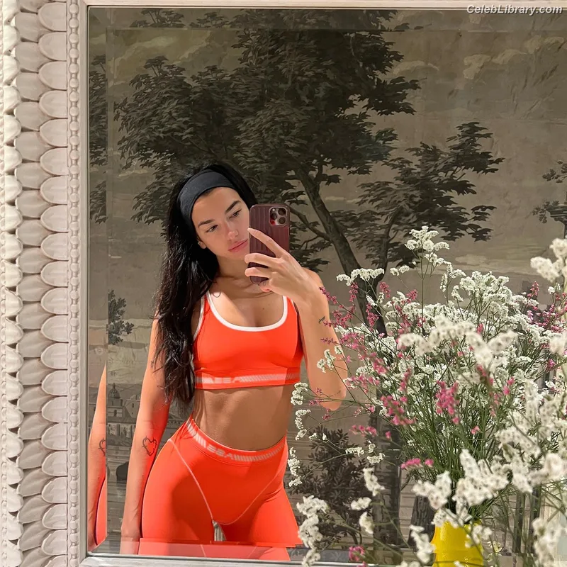 Dua Lipa photo 8 of 7804