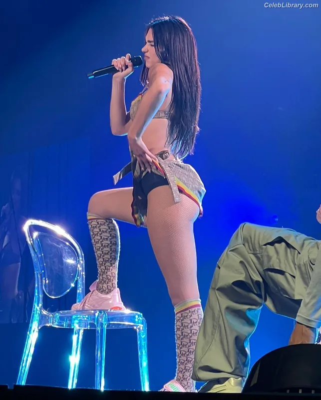 Dua Lipa photo 10 of 7804