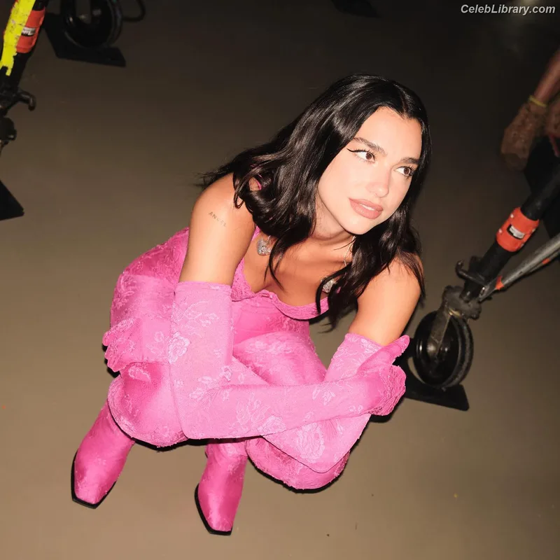 Dua Lipa photo 19 of 7804