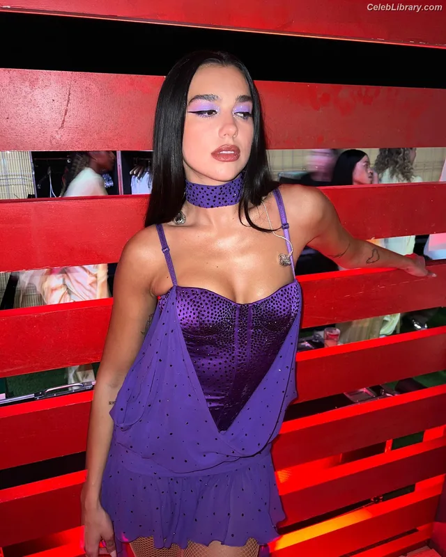Dua Lipa photo 15 of 7804