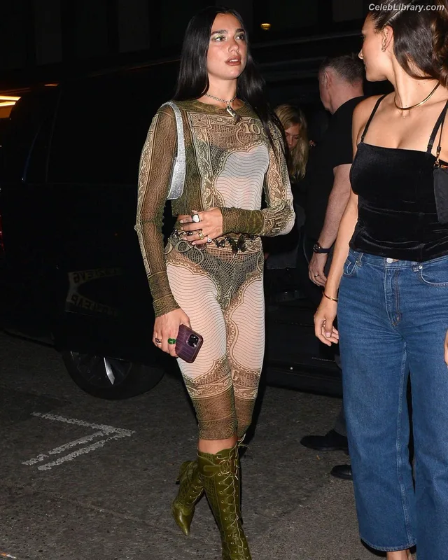 Dua Lipa photo 6 of 7804