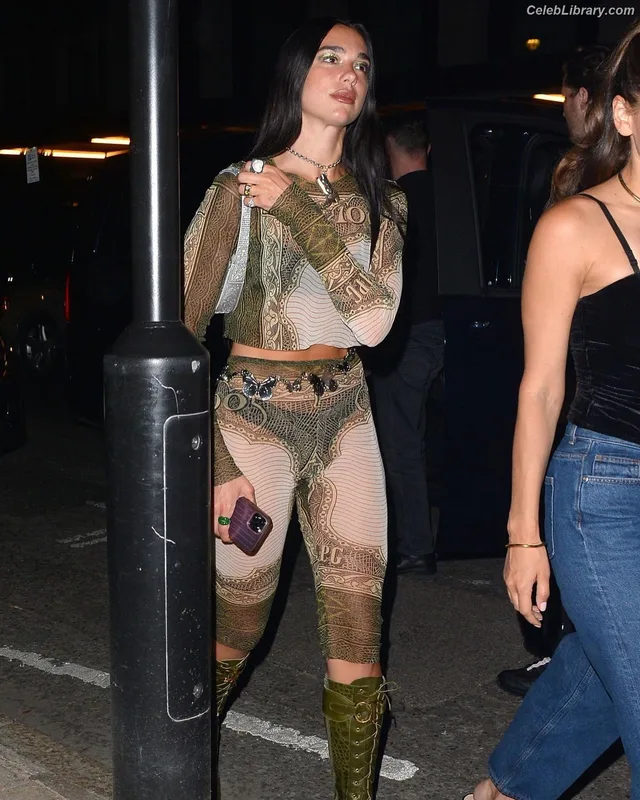 Dua Lipa photo 8 of 7804