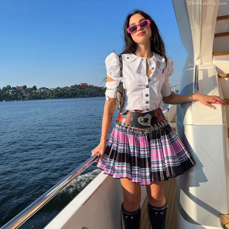 Dua Lipa photo 24 of 7804
