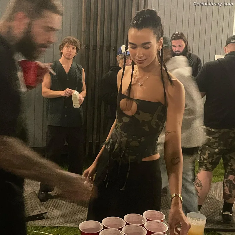 Dua Lipa photo 8 of 7804