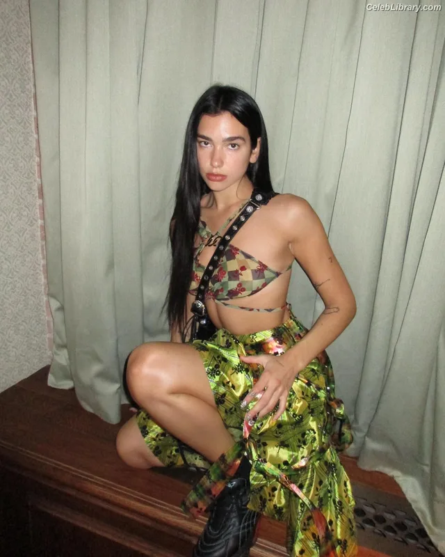 Dua Lipa photo 18 of 7804