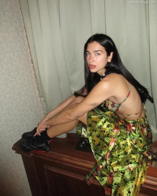 Dua Lipa photo 19 of 7804