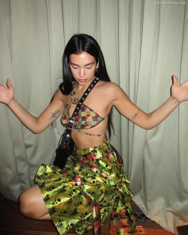 Dua Lipa photo 20 of 7804