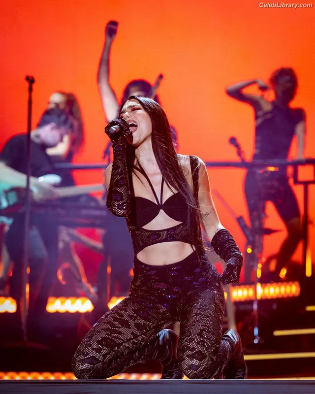 Dua Lipa photo 3 of 7804